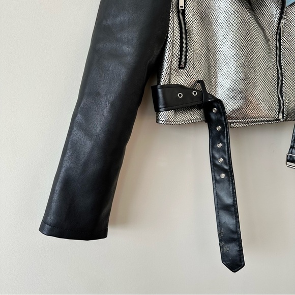 Kate Hewko-Metallic Fine Print Snake Skin Faux Cropped Moto Jacket (Large) - Picture 10 of 16